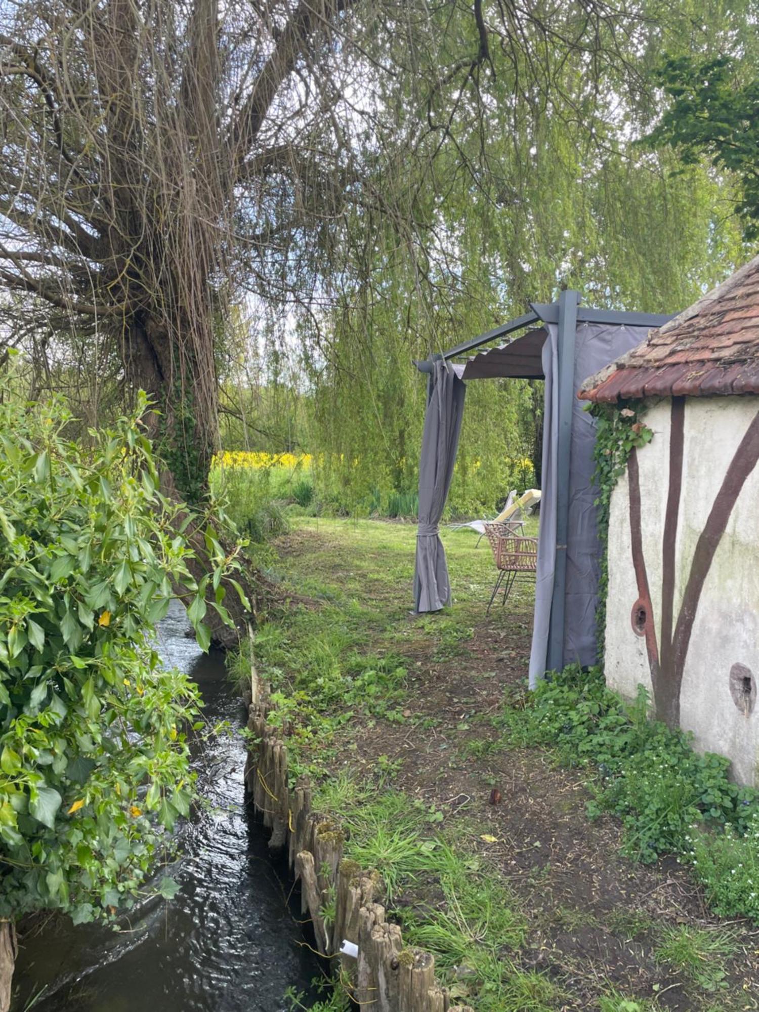 Pieds Dans L Epte Pret De Giverny Apartment